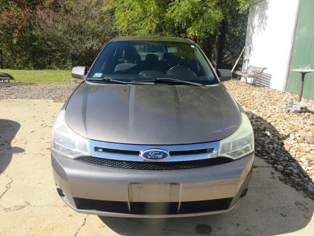 Used 2010 Ford Focus SE FWD image 2