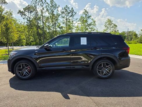 Used 2025 Ford Explorer ST-Line w/ ST-Line Street Pack AWD/4WD image 2