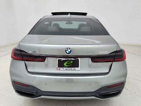 Used 2022 BMW 740i xDrive w/ M Sport Package image 5