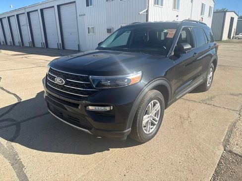 Used 2024 Ford Explorer XLT w/ Equipment Group 202A AWD/4WD image 5