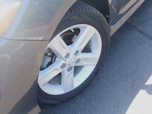 Used 2013 Toyota Camry SE FWD image 19