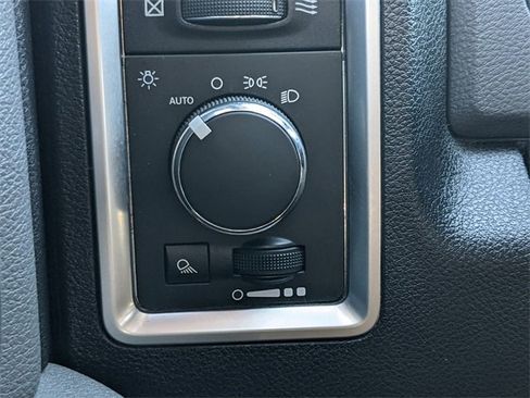 Used 2015 RAM 2500 SLT w/ Luxury Group image 18