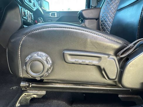 Used 2021 Jeep Wrangler Unlimited Sahara AWD/4WD image 31