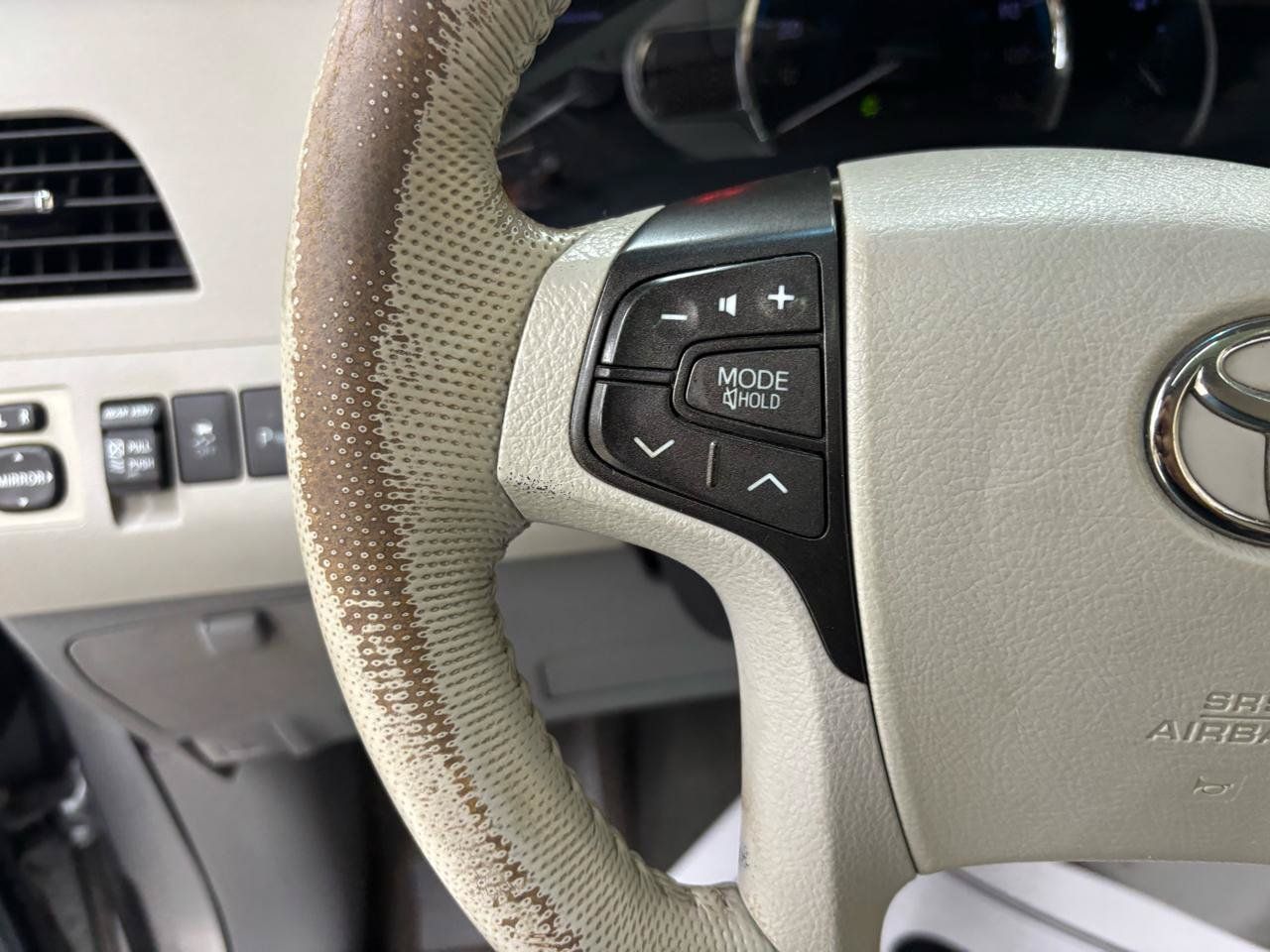 Used 2012 Toyota Sienna XLE w/ XLE Navigation Pkg FWD image 31