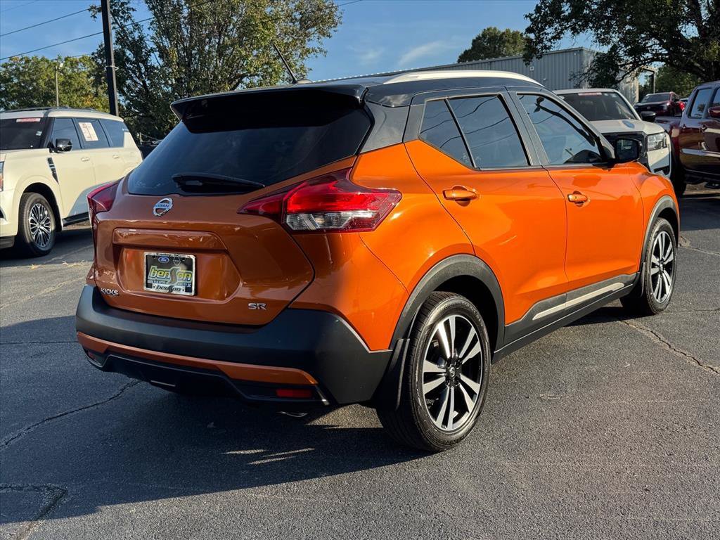 Used 2019 Nissan Kicks SR w/ SR Premium Package FWD image 3