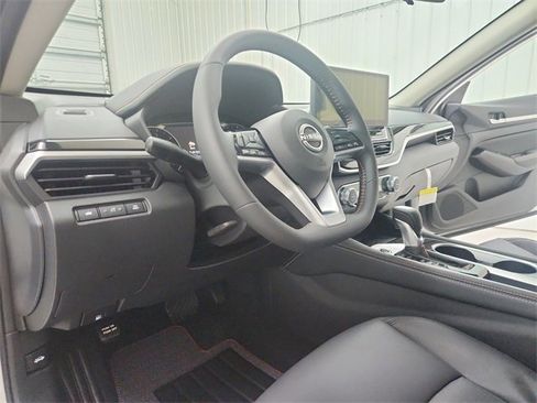New 2025 Nissan Altima 2.5 SR w/ SR Premium Package image 18