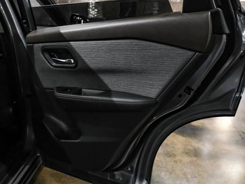 Used 2022 Nissan Rogue SV FWD image 41
