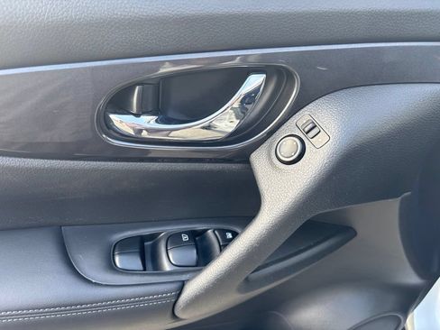 Used 2020 Nissan Rogue SV AWD/4WD image 10