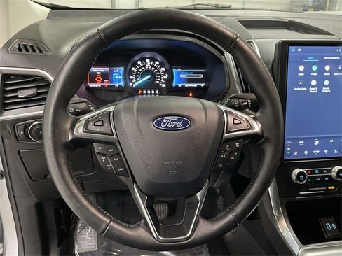 Used 2024 Ford Edge Titanium image 32