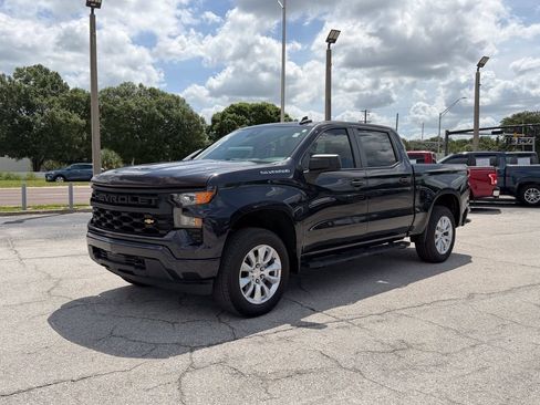 Used 2022 Chevrolet Silverado 1500 Custom AWD/4WD image 9