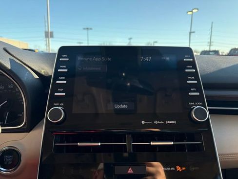 Used 2021 Toyota Avalon XLE image 16