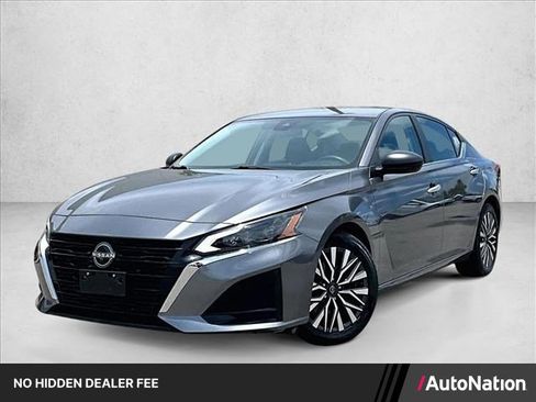 Used 2024 Nissan Altima 2.5 SV FWD image 1