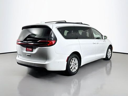 Used 2022 Chrysler Pacifica Touring-L w/ Uconnect Theater Family Group FWD image 5
