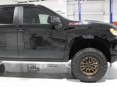 Used 2023 Chevrolet Silverado 1500 LT Trail Boss AWD/4WD image 19
