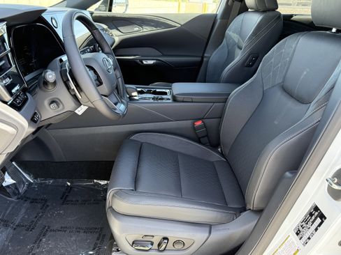 New 2026 Lexus RX 450h AWD image 17