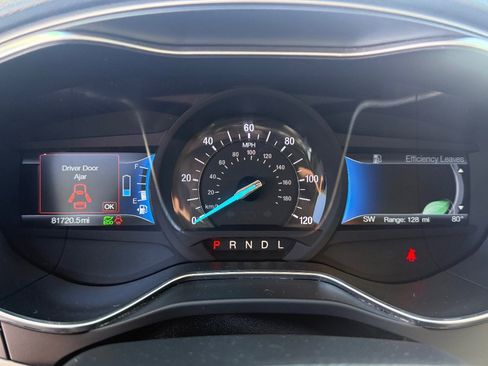 Used 2018 Ford Fusion SE FWD image 25
