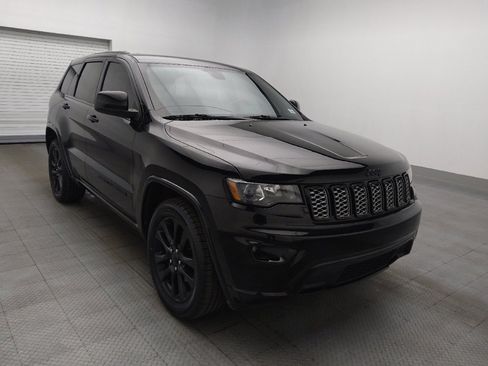 Used 2019 Jeep Grand Cherokee Altitude image 13