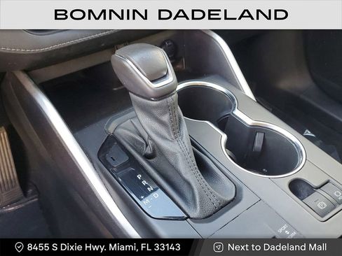 Used 2021 Toyota Highlander XLE image 10