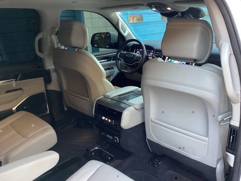 Used 2022 Jeep Wagoneer Series II w/ Premium Group I image 39