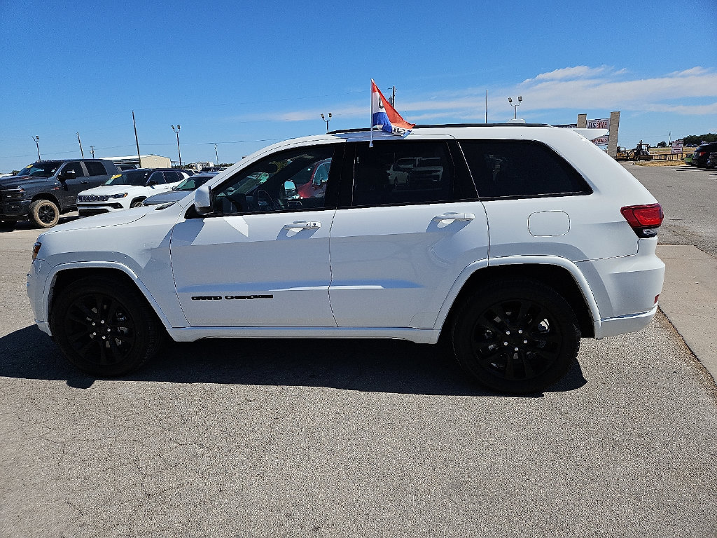 Used 2019 Jeep Grand Cherokee Altitude RWD image 3
