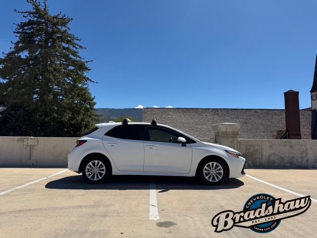 Used 2024 Toyota Corolla SE w/ SE Package FWD image 3