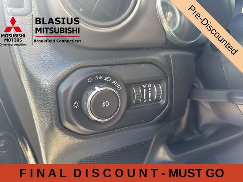 Used 2022 Jeep Wrangler Sport AWD/4WD image 27