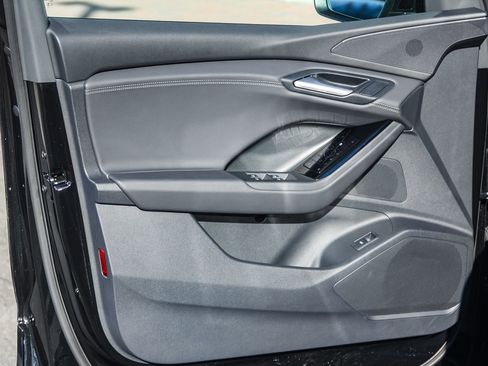 Certified 2025 Audi Q6 e-tron Premium w/ Convenience Package image 20