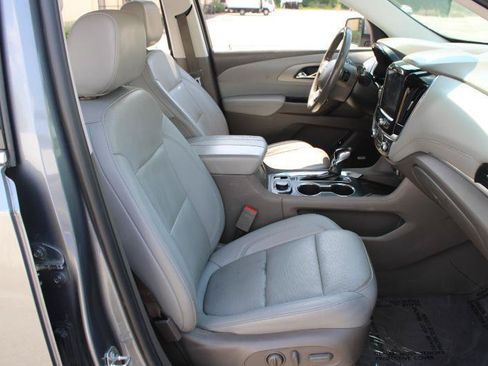 Used 2021 Chevrolet Traverse Premier FWD image 10