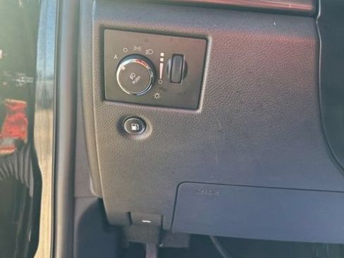 Used 2019 Jeep Grand Cherokee Laredo AWD/4WD image 16