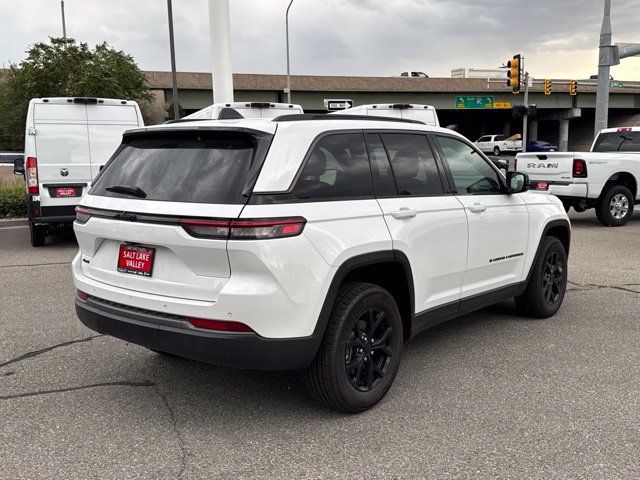 Used 2026 Jeep Grand Cherokee Altitude AWD/4WD image 7