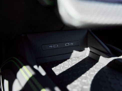 Used 2025 Lamborghini Revuelto image 67