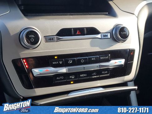 Used 2022 Ford Explorer XLT image 24