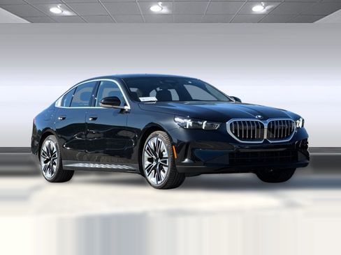 Used 2026 BMW 530i w/ Premium Package RWD image 6