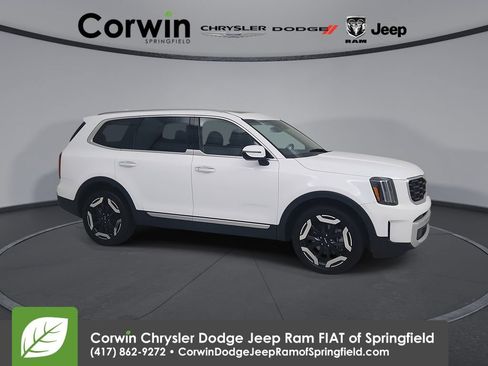 Used 2025 Kia Telluride S FWD image 1
