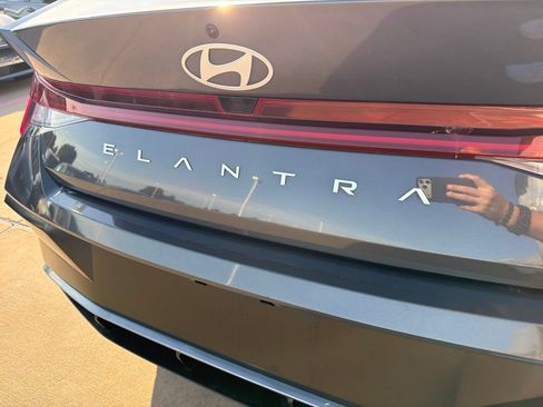 Used 2025 Hyundai Elantra SEL FWD image 10