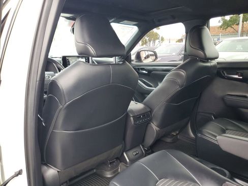 Used 2021 Toyota Highlander XSE image 14