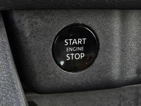Used 2025 Nissan Rogue SV FWD image 25