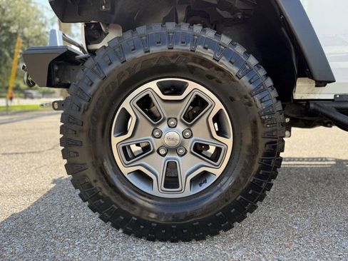 Used 2017 Jeep Wrangler Unlimited Rubicon w/ Connectivity Group image 13