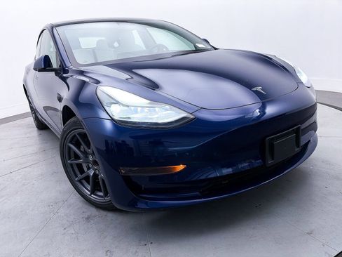 Used 2022 Tesla Model 3 Standard Range image 2