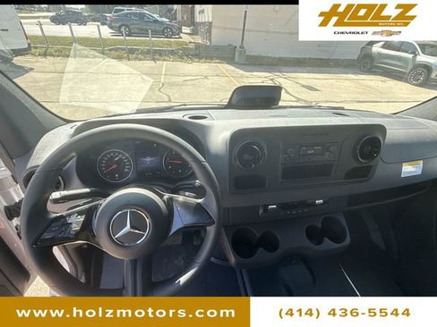Used 2025 Mercedes-Benz Sprinter 2500 image 19