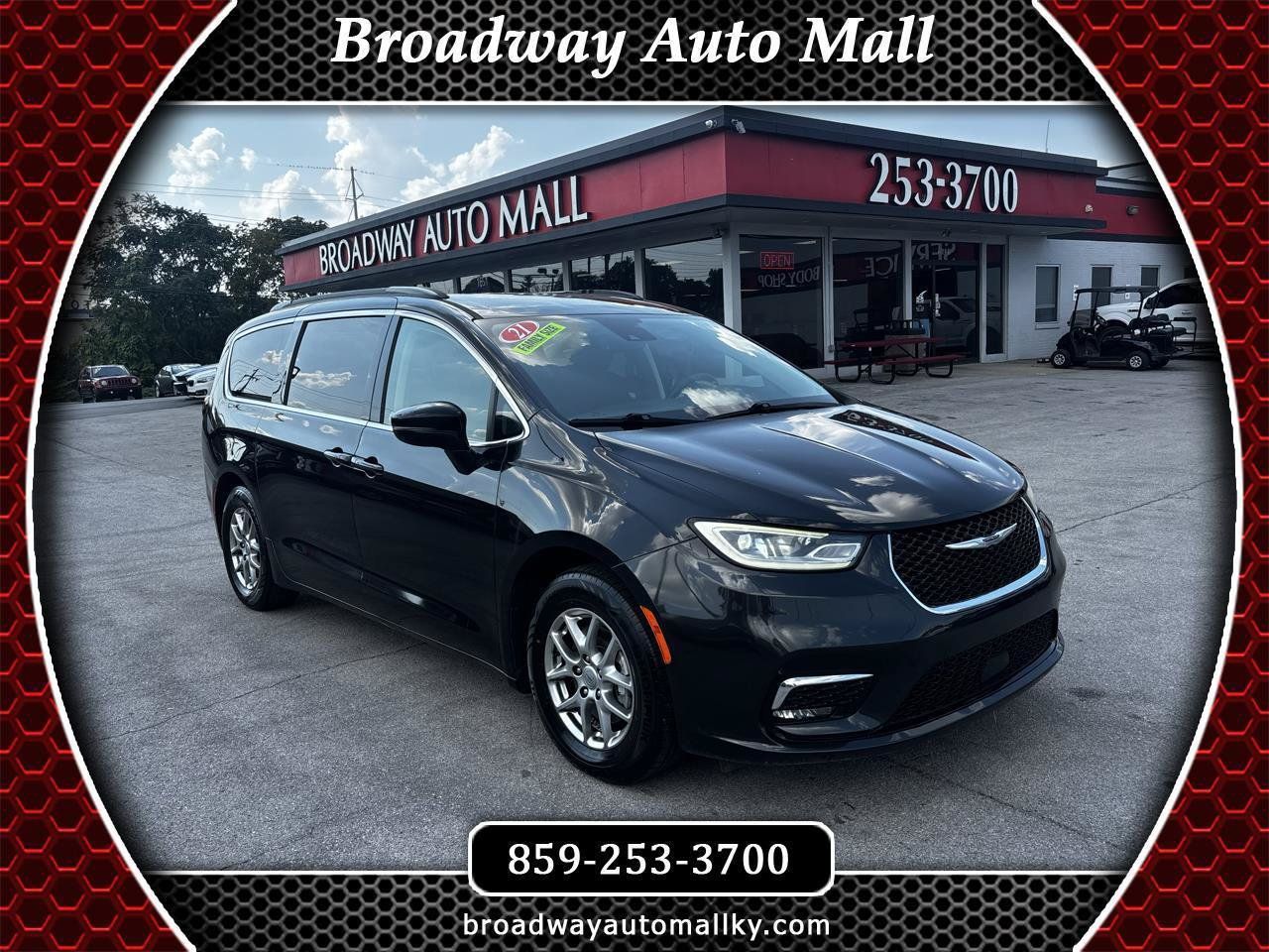 Used 2021 Chrysler Pacifica Touring FWD image 1