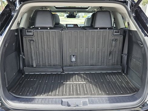 Used 2022 Toyota Highlander Platinum image 10