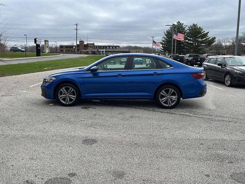 Used 2024 Volkswagen Jetta SE image 2