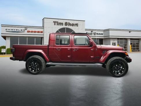 Used 2021 Jeep Gladiator Overland AWD/4WD image 6