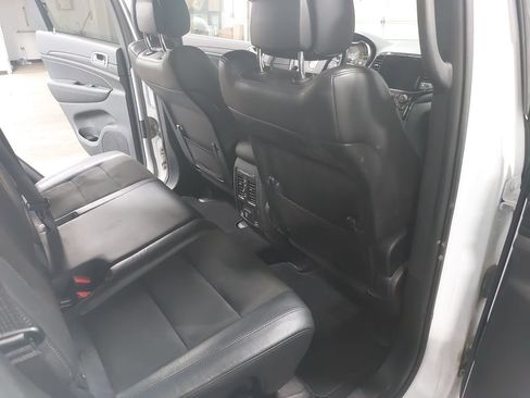 Used 2021 Jeep Grand Cherokee Laredo X AWD/4WD image 11