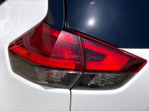 Used 2017 Nissan Rogue SV FWD image 26
