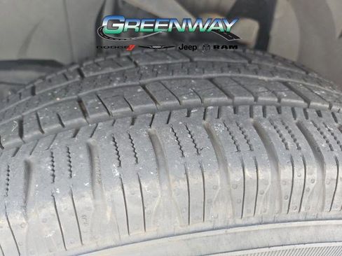 Used 2017 Nissan Titan SV image 8