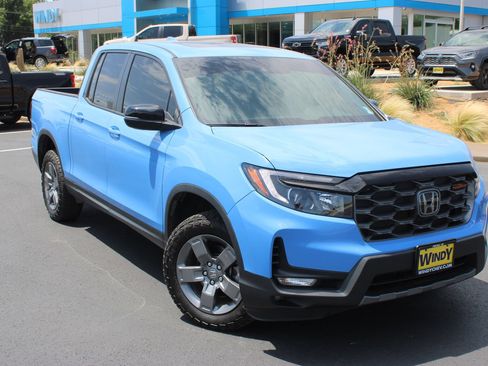 Used 2025 Honda Ridgeline TrailSport image 2