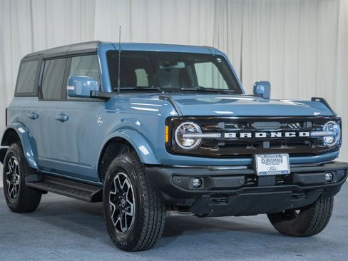 Certified 2025 Ford Bronco Outer Banks AWD/4WD image 1