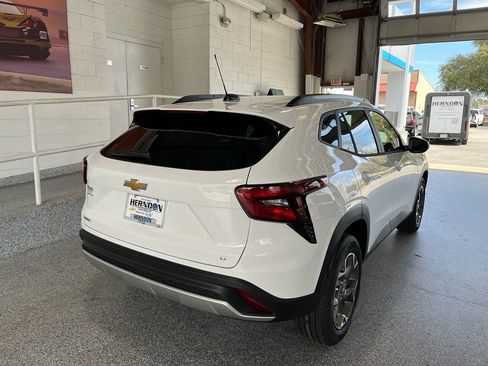 New 2026 Chevrolet Trax LT w/ Sunroof Package FWD image 10